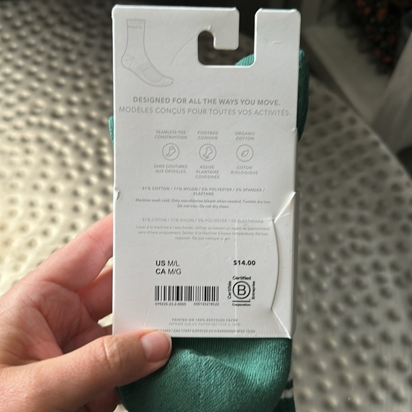 NWT Athleta Casual Green Crew Socks - Picture 3 of 4